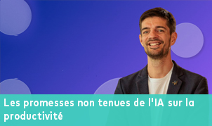 Portrait d'un homme souriant en veste bleue sur fond violet : Les promesses non tenues de l'IA sur la productivité
