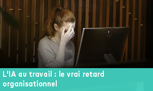 Femme travaillant devant un écran d'ordinateur